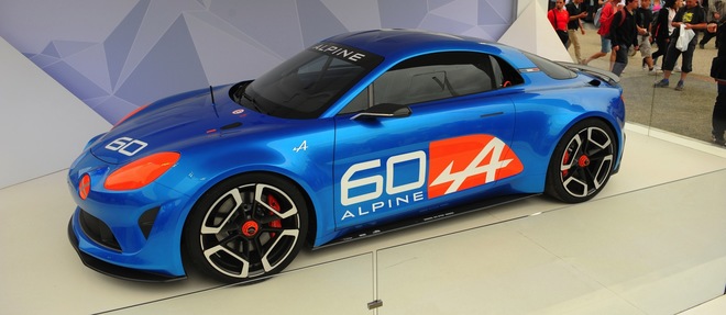 L'Alpine Celebration Concept se devait d'inspirer largement la berlinette A120. Elle trouvera la Porsche Cayman 718 sur sa route.
