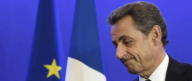 Nicolas Sarkozy est favorable a la revision constitutionnelle voulue par Francois Hollande a la fois sur la consolidation juridique de l'etat d'urgence et sur la decheance de la nationalite pour les binationaux.
