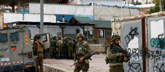 Des soldats israeliens a Hizma au nord de Jerusalem, le 3 decembre 2015