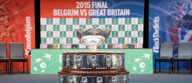 Le trophee de la Coupe Davis, expose le 26 novembre 2015 a Gand, en Belgique