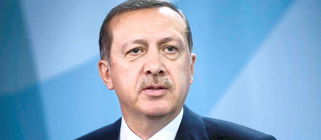 Raymond Couraud, de "L'Alsace", pense qu'Erdogan paie "le prix de l'ambiguite". "Le leader turc a-t-il vraiment pris la mesure exacte du peril ?" s'interroge-t-il.