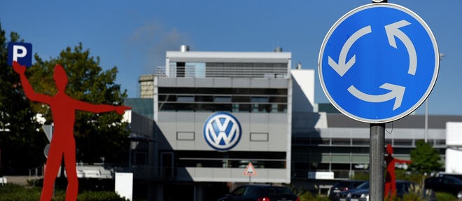 Volkswagen tourne en rond avec ses moteurs truques. Cette fois, c'est une action de groupe europeenne qui demande des indemnites, sur le modele americain.