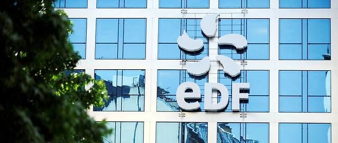 EDF prevoit de supprimer au moins 4.000 postes sur trois ans sans licenciement, soit 5,8% des effectifs d'EDF SA, ont indique vendredi a l'AFP des sources syndicales.