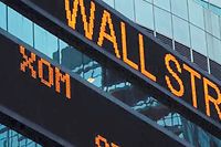 Wall Street termine en l&eacute;g&egrave;re hausse lundi