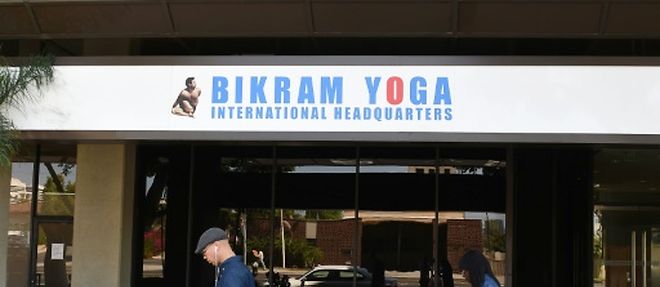 Etats Unis Le Fondateur Du Bikram Yoga