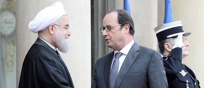 Hassan Rohani et Francois Hollande sur le parvis de l'Elysee.