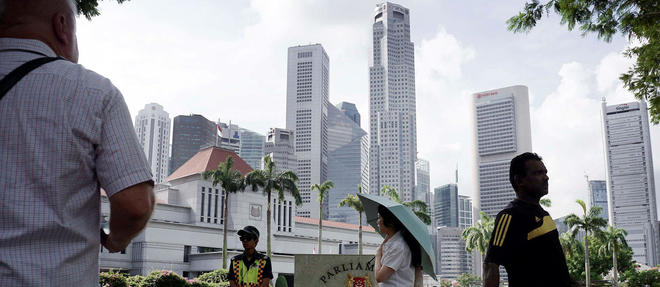 Singapour est a l'etroit sur son territoire. Apres avoir gagne sur la mer, la cite Etat songe a des constructions souterraines.