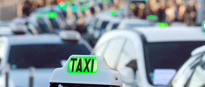 Les taxis grevistes ont repris le travail, vendredi, a Paris. 