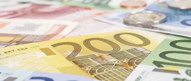 Les paiements en liquide sont desormais limites a 1 000 euros pour les Francais.