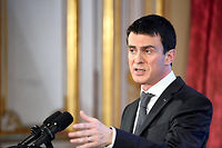 Remaniement : Valls salue &quot;le renouvellement&quot; du nouveau gouvernement