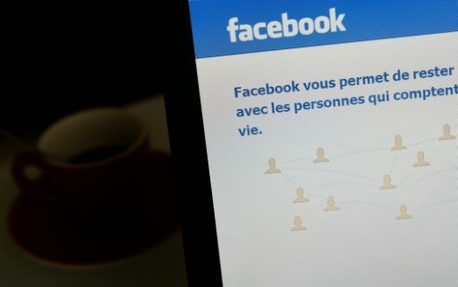 La cour d'appel de Paris, saisie par la societe Facebook en conflit avec un internaute qui lui reproche d'avoir censure son compte, doit dire si la justice francaise est ou non competente pour juger le geant du net americain