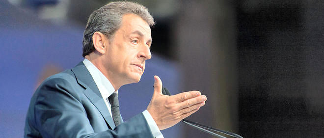 Nicolas Sarkozy a la tribune pour conclure le conseil national des Republicains. 