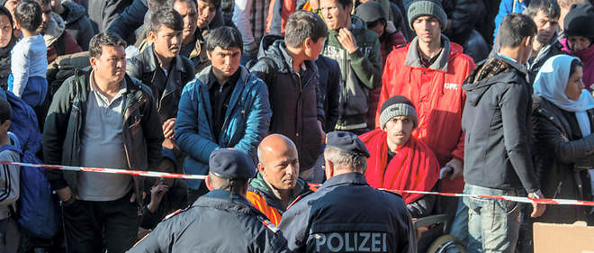 L'Autriche s'est rapprochee des pays des Balkans pour trouver une solution au probleme des refugies. Le pays est excede par l'impuissance de l'Union europeenne.
