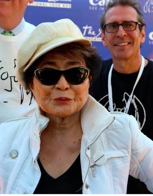 Yoko Ono vit dans la crainte d'&ecirc;tre assassin&eacute;e
