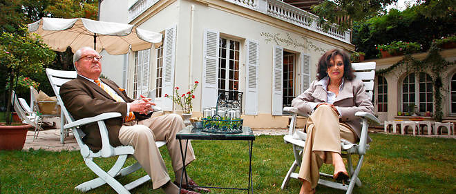 Jean-Marie Le Pen en 2009 a La Bonbonniere, a Rueil-Malmaison, dont son epouse Jany (a droite) est alors locataire. En janvier 2013, le patriarche des Le Pen et deux de ses trois filles, Yann et Marine, en sont devenus proprietaires pour... 336 000 euros !