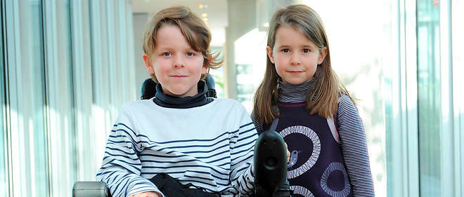 Celeste (7 ans) et son frere Leandre (10 ans), touches par la myopathie et ambassadeurs du Telethon 2009.