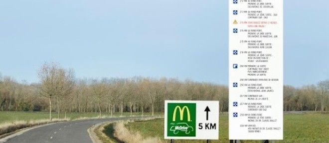 "McDo : 5 km - Burger King : 258 km", pouvait-on lire sur l'immense panneau publicitaire, installe par le geant americain du fast-food, a Brioude, en Haute-Loire.