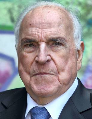 Helmut Kohl r&eacute;clame 5 millions d'euros pour une biographie non autoris&eacute;e
