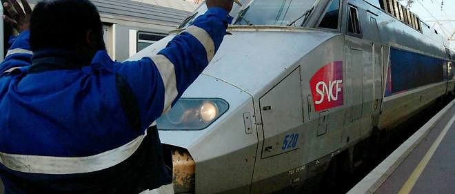 La SNCF va enregistrer une perte record comptable de 12 milliards d'euros pour l'exercice 2015. 