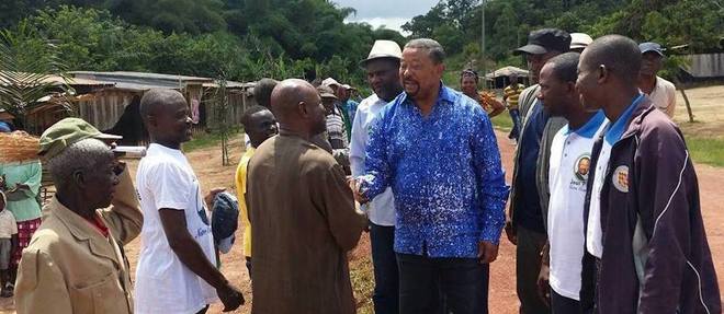 Jean Ping en tournee ici dans le Woleu Ntem (l'une des neuf provinces du Gabon, dont le chef-lieu est Oyem) en aout 2015. 