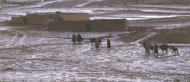 Village marocain de la region de l'Atlas, sous la pluie. 