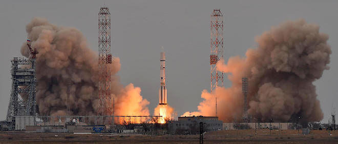 La mission ExoMars 2016 a pris son envol a bord d'une fusee russe proton depuis la base de Baikonour, comme prevu, lundi 14 mars a 10 h 31.