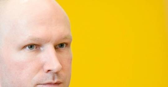 Breivik, nazist i hjel, anklager Norge for å ville «drepe» ham