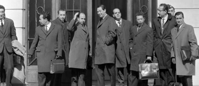 Arrivee le 17 mars 1962 en fin de matinee de la delegation algerienne a l'hotel du Parc pour la signature des accords d'Evian pour le cessez-le-feu entre le GPRA et la France.