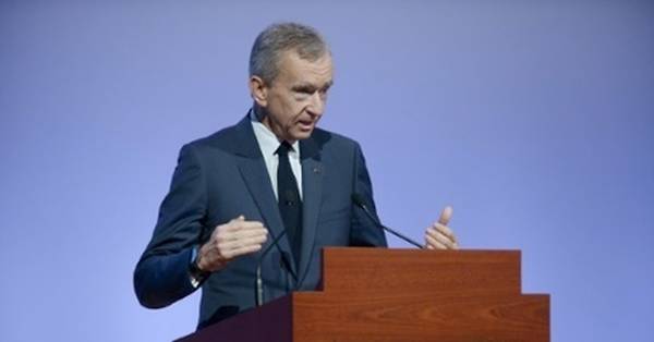 Merci Patron: LVMH est habitué à être l'objet de critiques de groupes  d'extrême gauche, dit Bernard Arnault