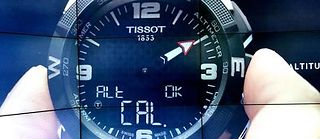 Qui dt capteurs solaires integres dit autonomie illimitee pour cette montre Tissot connectee. 