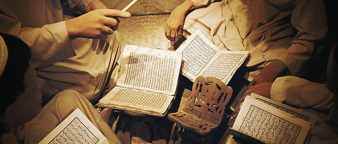 La lecture du Coran telle qu'elle est reproduite dans l'ecole coranique Al-Ahmadiya de Dubai, aujourd'hui devenue un musee.