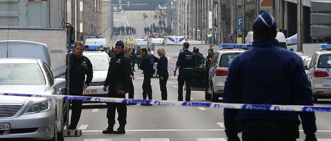 Les forces de l'ordre belges securisent les rues de Bruxelles.