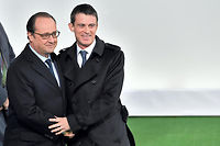 Sondage : Hollande chute encore et toujours, Valls limite les d&eacute;g&acirc;ts