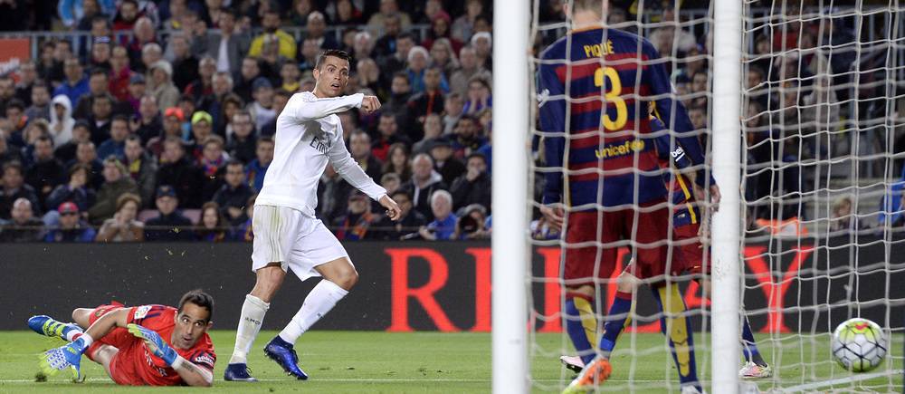 Le Real Madrid a remporte le clasico face au Barca (2-1) et stoppe la serie d'invincibilite des Catalans.