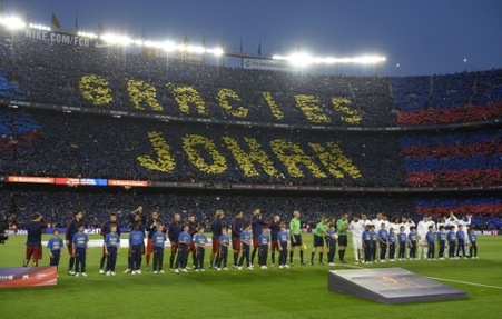 Hommage a Johan Cruyff au Camp Nou a Barcelone, avant le clasico, le 2 avril 2016