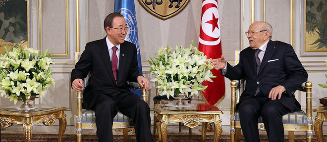 Le secretaire general de l'ONU, Ban Ki-moon, avec le president Beji Caid Essebsi, lors de sa visite en Tunisie. 