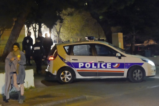 Des policiers sur les lieux d'une fusillade à Marseille où trois hommes ont été tués, le 3 avril 2016  © BORIS HORVAT AFP