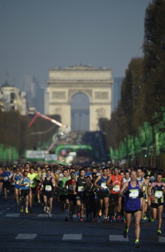 Départ de la 40e édition du marathon de Paris sur les Chapms-Elysées, le 3 avril 2016  © MARTIN BUREAU AFP