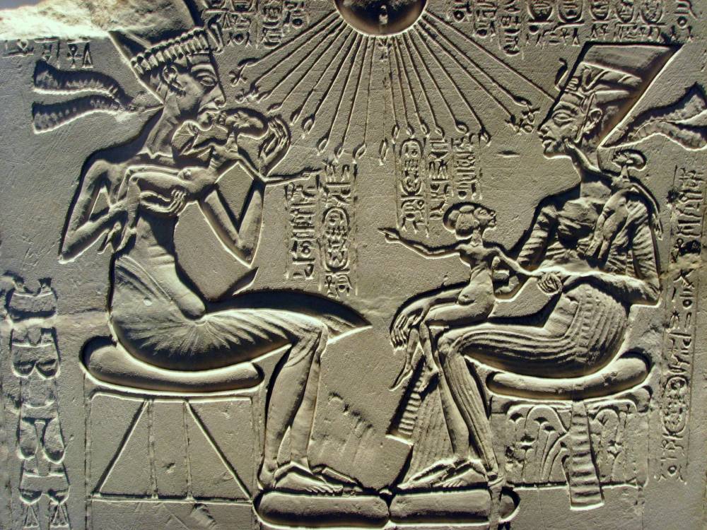 Akhénaton, Néfertiti et leurs filles ©  Akhénaton, Néfertiti et leurs filles