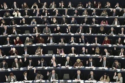 Les elus du Parlement europeen prennent part a un vote, a Strasbourg le 8 mars 2016 