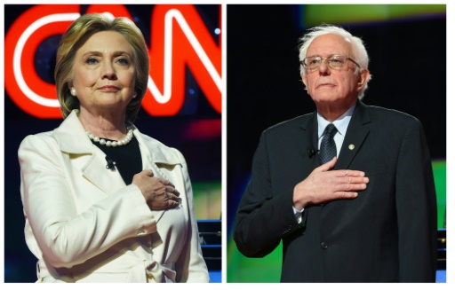 Les rivaux à la primaire démocrate Hillary Clinton (g) et Bernie Sanders (d) avant un débat sur CNN à la Brooklyn Navy Yard le 14 avril 2016 à New York © Jewel SAMAD AFP/Archives