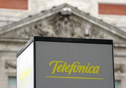 Le geant des telecommunications espagnol Telefonica suspend ses services d'appel de longue distance n'ayant pas ete paye par le gouvernement 