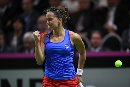 La Tcheque Barbora Strycova face a la Suisse Timea Bacsinszky en demi-finale de Fed Cup, le 16 avril 2016 a Lucerne 