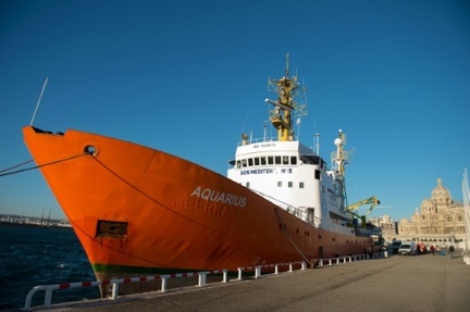 C'est a bord de ce bateau, l'Aquarius, que quelque 116 migrants naufrages ont ete recueillis, au large de Marseille, en mer Mediterranee