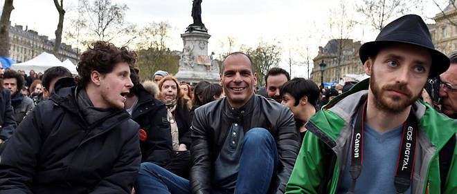 Yanis Varoufakis en compagnie de Julien Bayou d'Europe Ecologie-Les Verts a la Nuit debout.