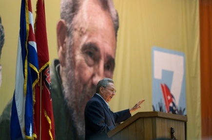 Le president cubain Raoul Castro intervenant devant le Congres du parti communiste cubain a La Havane le 16 avril 2016 sur une photo diffusee par le site internet cubain officiel www.cubadebate.cu