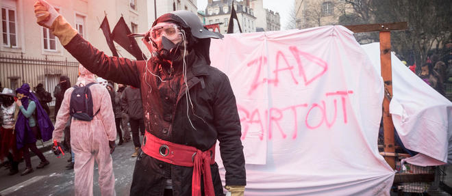 Manifestation contre l'aeroport de Notre-Dame-des-Landes le 6 fevrier 2016. Selon Eric Denece, on observe dans la ZAD les "premiers signes annonciateurs d'une radicalisation croissante".