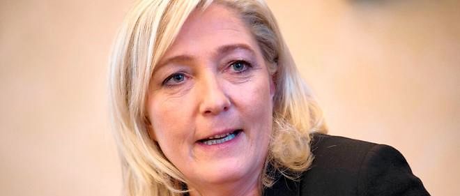 Marine Le Pen accuse le Premier ministre Manuel Valls de "decouvrir le salafisme avec 15 ans de retard".