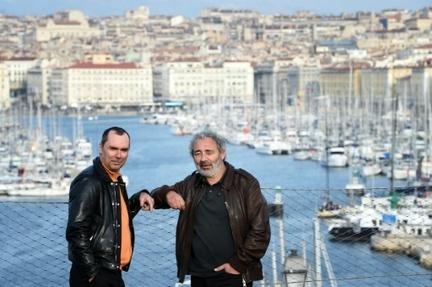 Le producteur Pascal Breton, et le scenariste Dan Franck, auteur de "Marseille", la nouvelle serie francaise qui sera diffusee par le geant du streaming Netflix, le 20 mars 2015 dans le jardin du Pharo, a Marseille