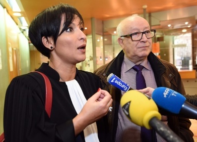 Abdallah Zekri (d), president de l'Observatoire national contre l'islamophobie et son avocate Khadija Aoudia, au palais de justice de Nimes, dans le sud de la France, le 7 janvier 2016